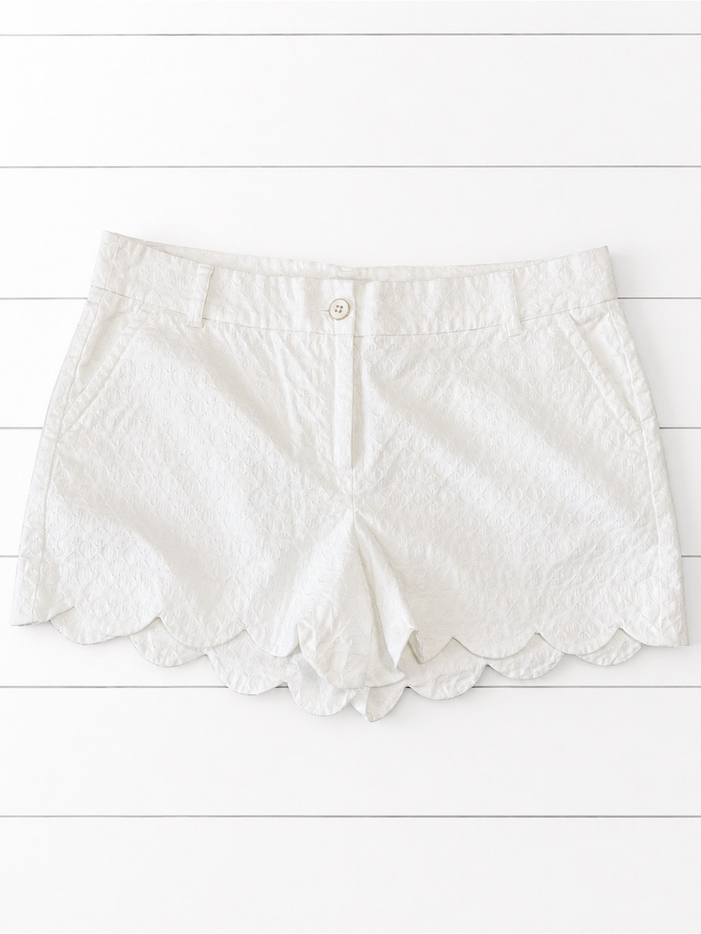 crown & ivy White Scallop-Hem High-Rise Shorts